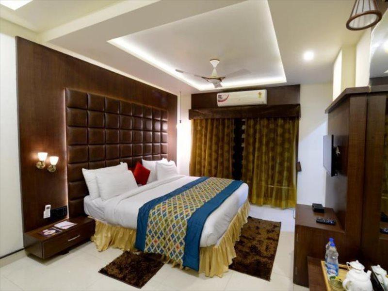 Hotel Mk Vivanta Gwalior Exterior photo