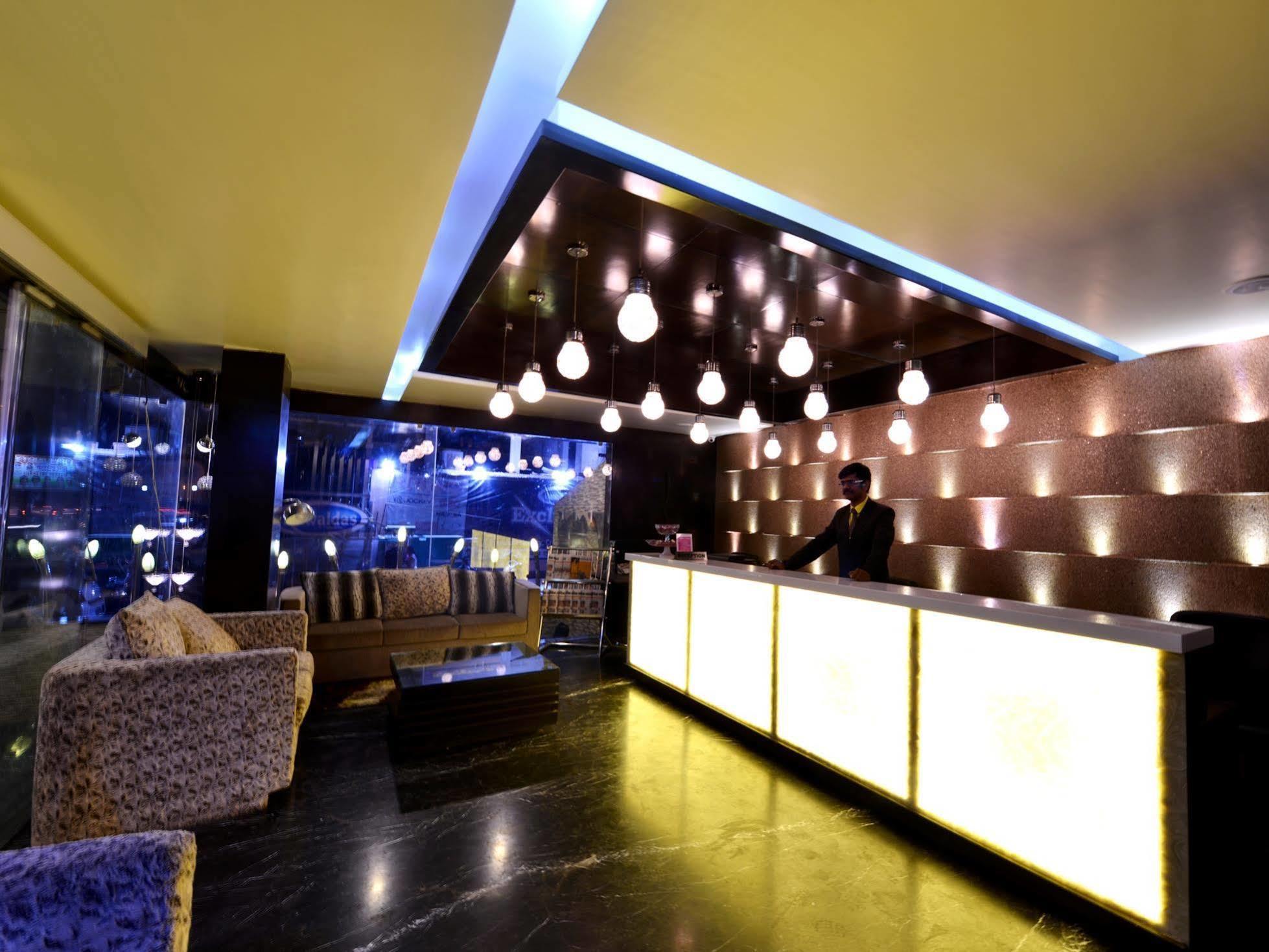 Hotel Mk Vivanta Gwalior Exterior photo